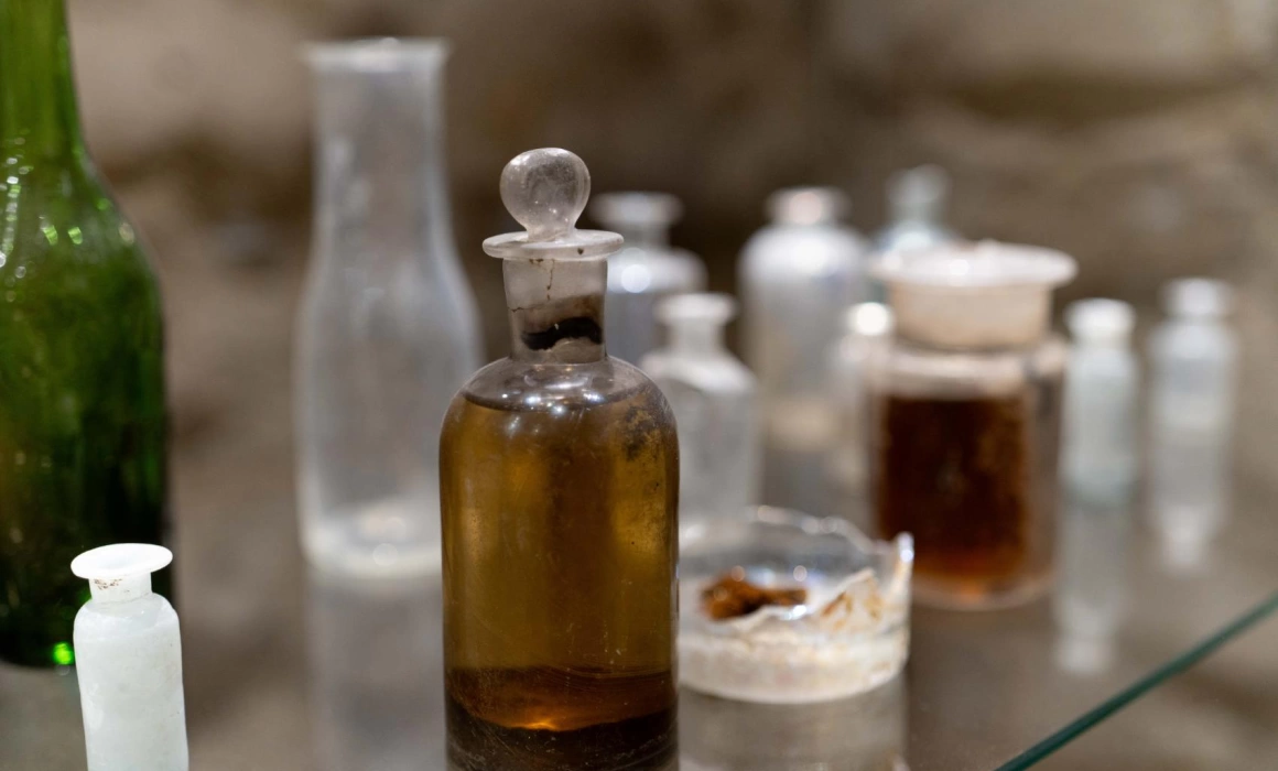 FOTO Muzeul Farmaciei din Cluj s-a redeschis după un deceniu incert, într-o casă cu o istorie de secole